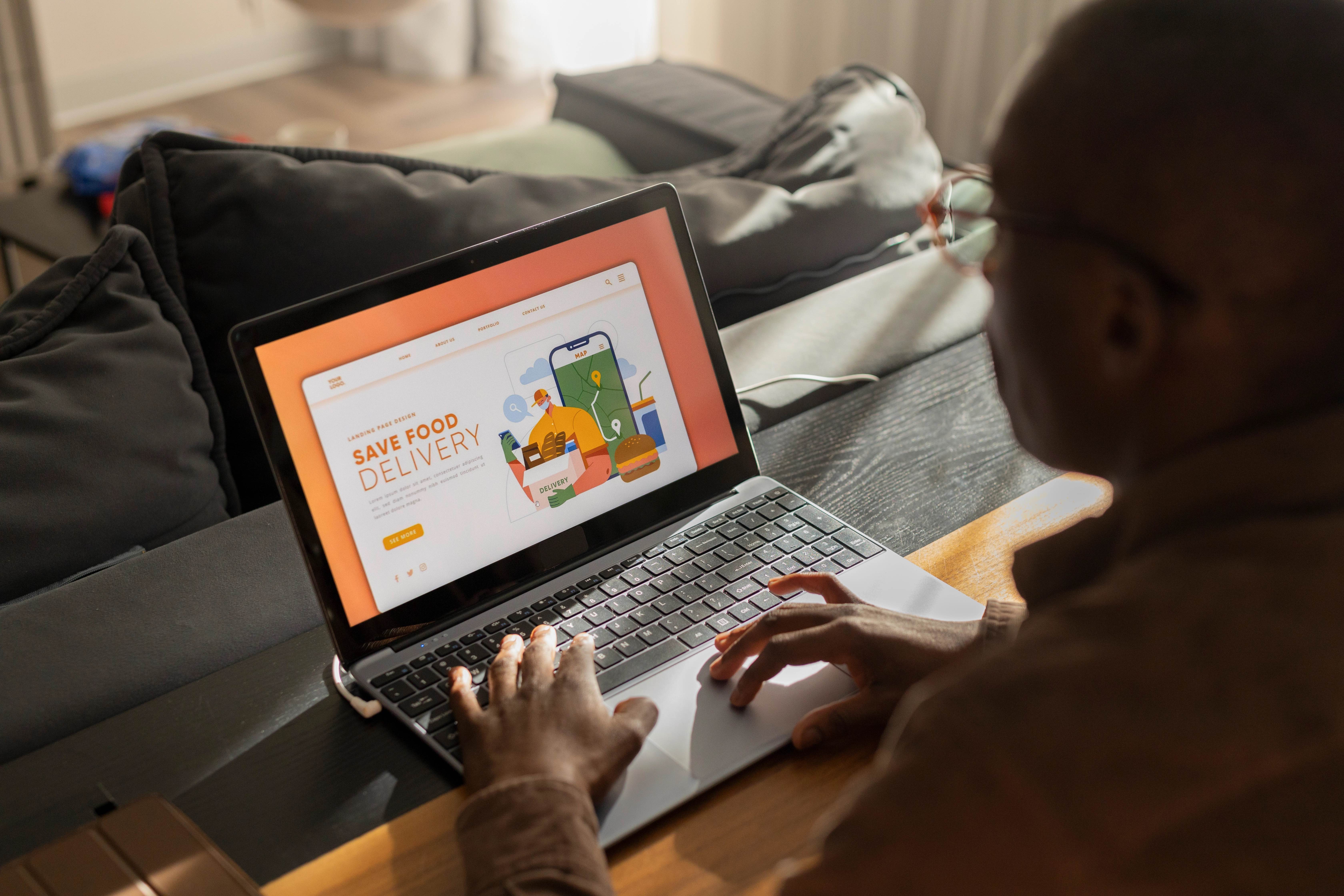 Ondernemer bespreekt de kosten van een zakelijke website